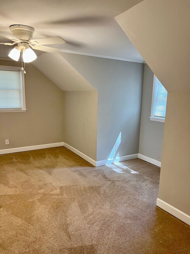 Building Photo - 3 Bedrooms, 2 Bath Home for Rent