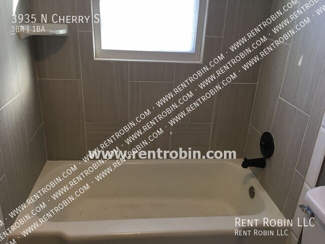 Building Photo - 3935 N Cherry St