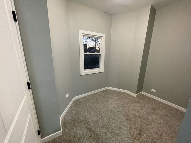 Building Photo - ?? Spacious 3BR + Den | 3-Level Home with ...