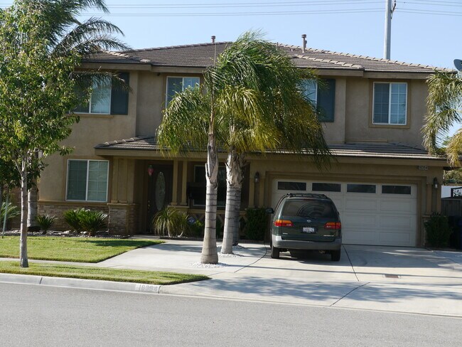 Building Photo - Spacious 4-Bedroom Home in North Fontana –...