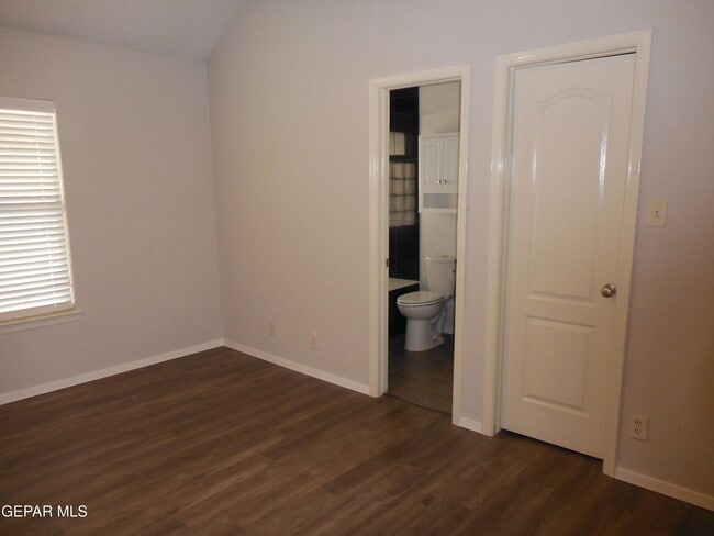 Building Photo - 356 Jardin Bello Ave
