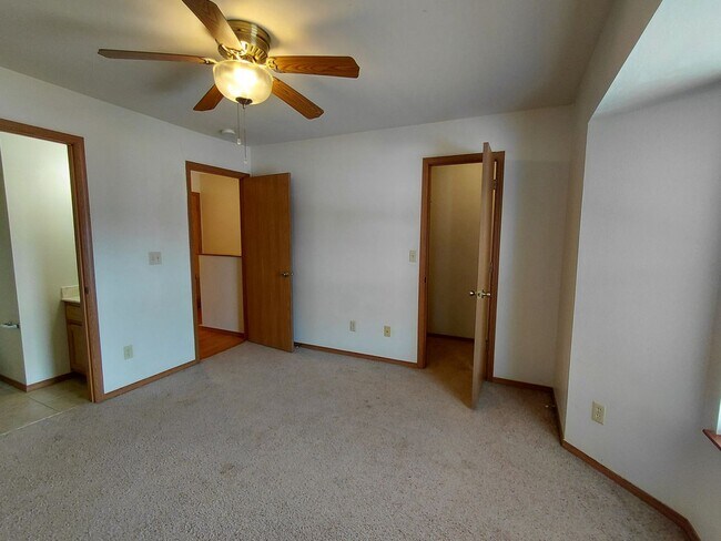Building Photo - 20305 Skyview Dr