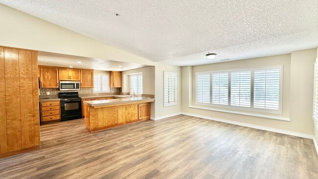 Building Photo - Wonderful Single Story Ranch Style Home on Sprawling Country Property in Vista!