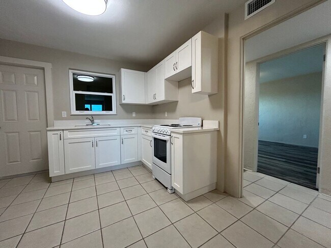 Building Photo - 1740 Ocean Shore Blvd