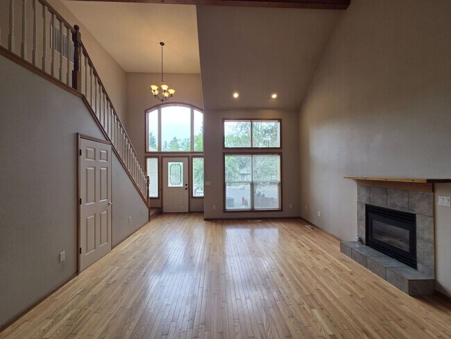 Building Photo - 795 NE Majesty Ln
