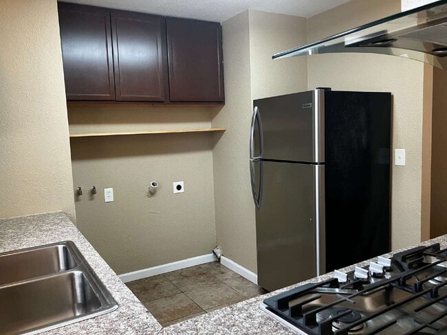 Building Photo - "Charming 3-Bedroom 1 BATH  Haven in Merce...