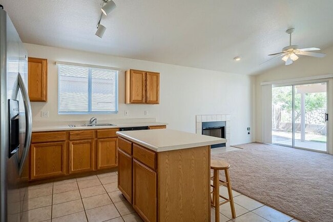 Building Photo - Warm Desert Living in La Cholla Ridge – 3 ...