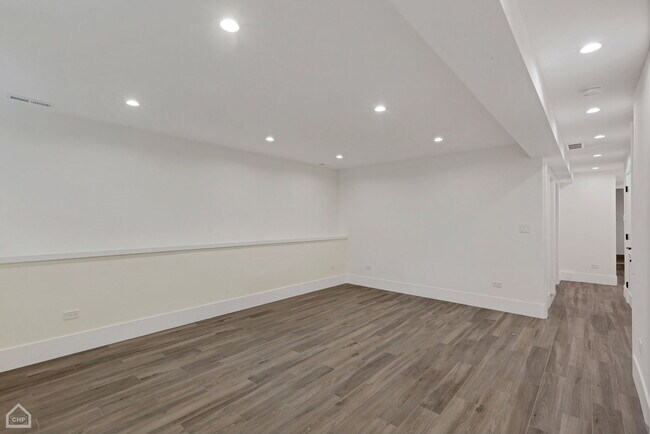Building Photo - 2121 W Ohio St