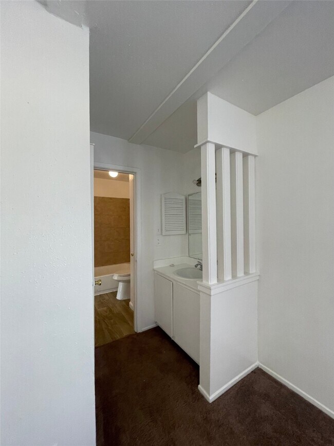 Building Photo - 6200 W Tidwell Rd