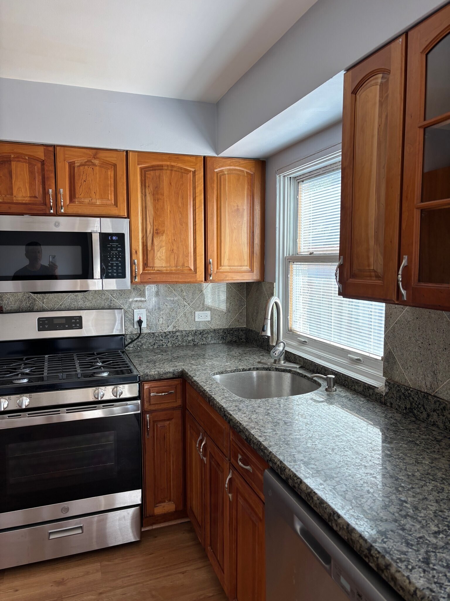 Building Photo - 6736 N Kimball Ave