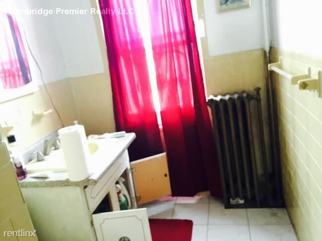 Building Photo - 42 Pearl St