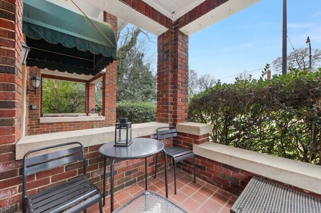 Building Photo - 536 Hawthorne Ln