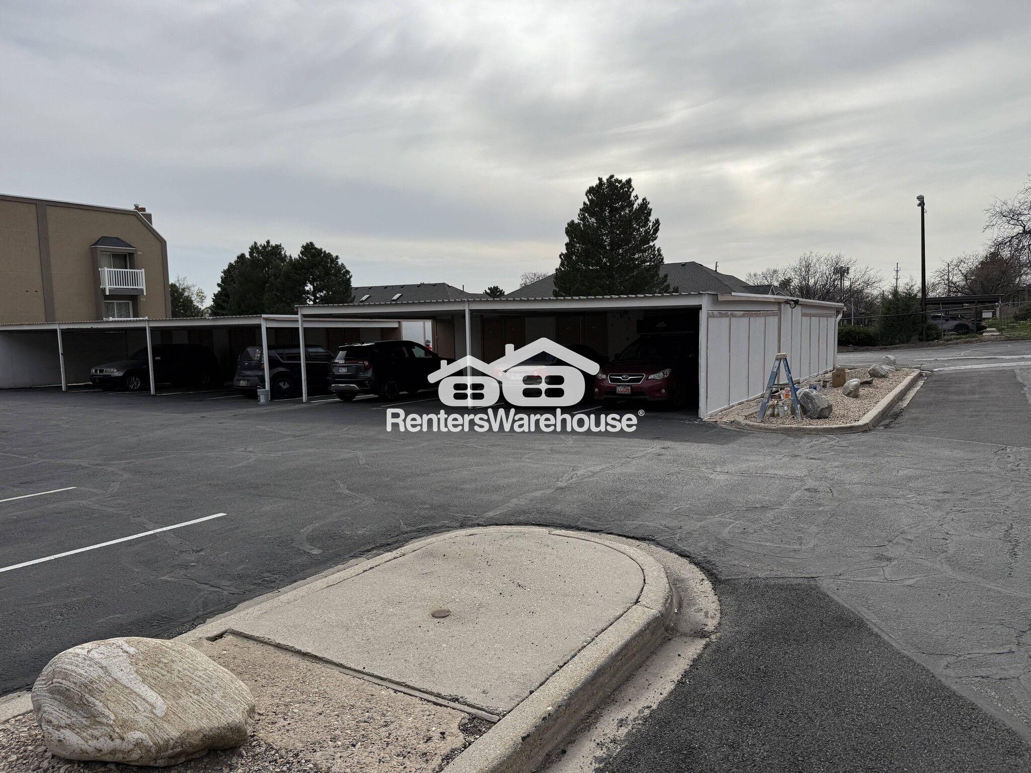 Building Photo - 5660 Meadow Ln