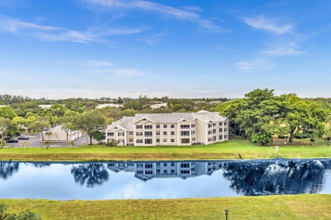 Building Photo - 2880 N Oakland Forest Dr