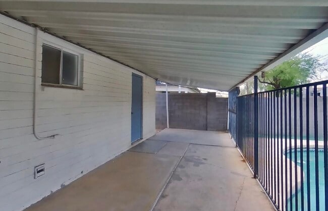 Building Photo - Rebekah Ritter