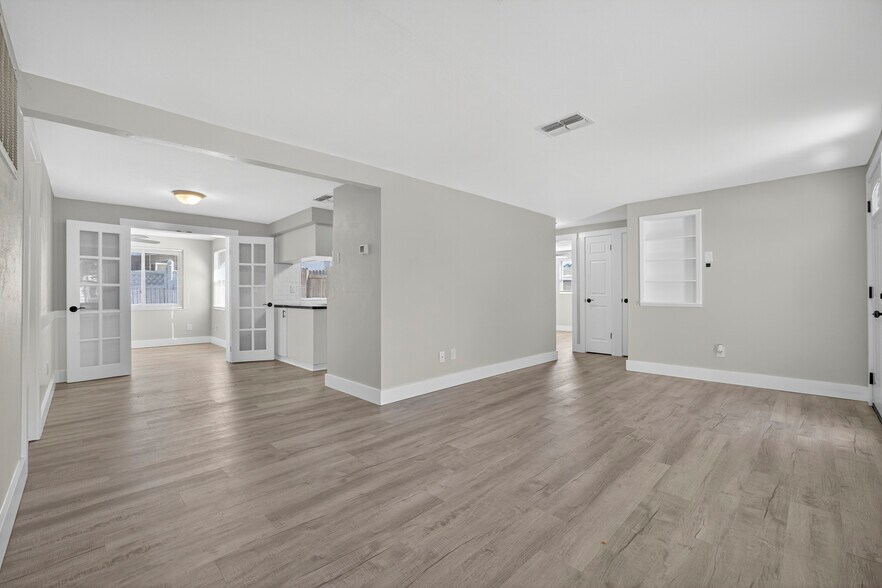 Building Photo - 3624 Oakhurst Dr