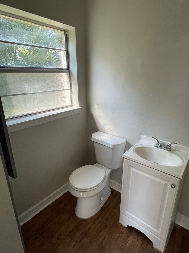 Building Photo - 1 BEDROOM DUPLEX BY TWU