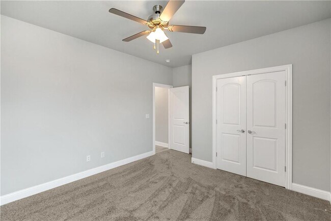 Building Photo - 520 Piper Ln