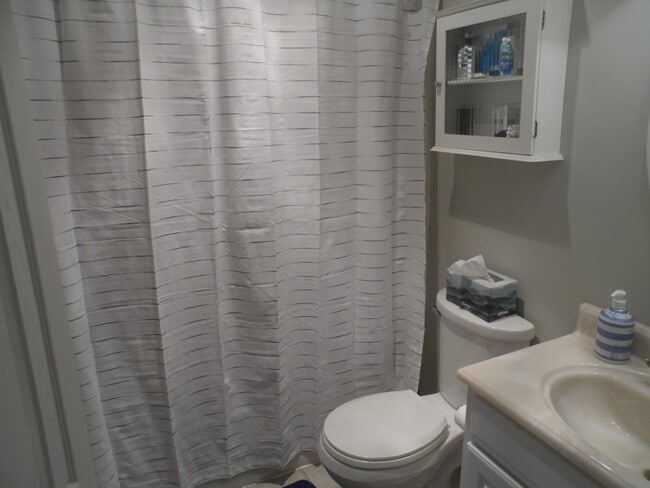 Building Photo - 9400 Ventnor Ave