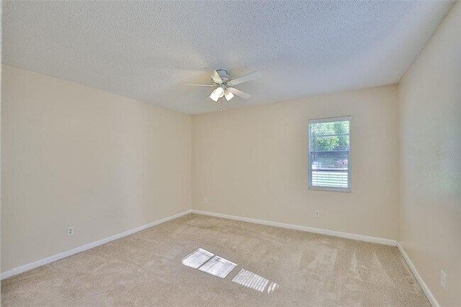 Building Photo - 11507 Valencia Dr