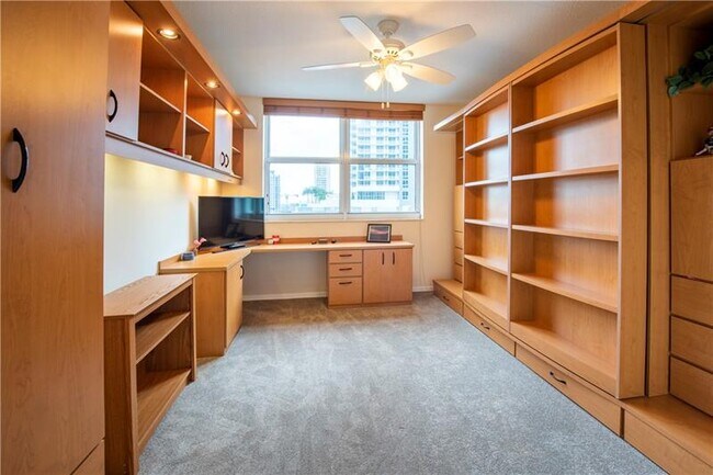 Building Photo - 347 N New River Dr E