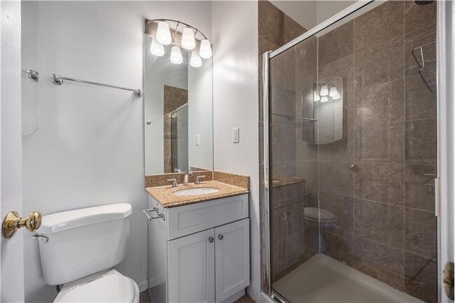 Building Photo - 855 W Erie St