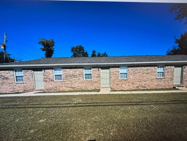 Building Photo - 1100 Frankford Ave