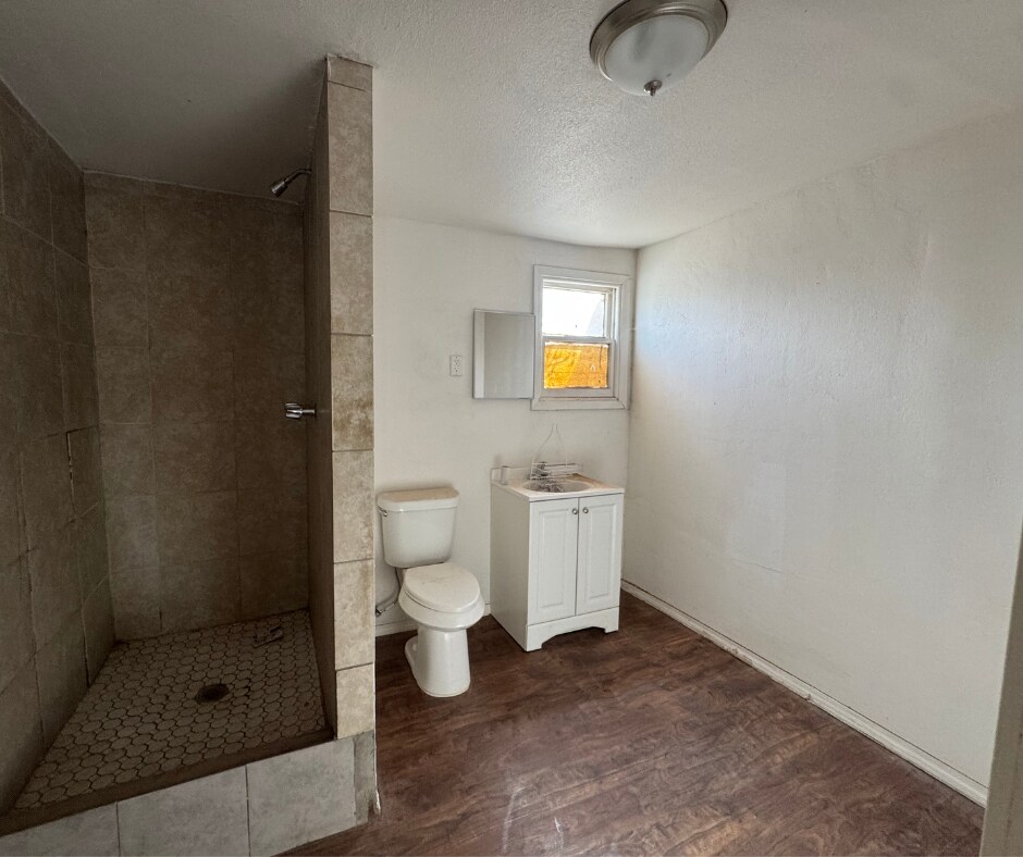 Building Photo - 252 Hillview Ave