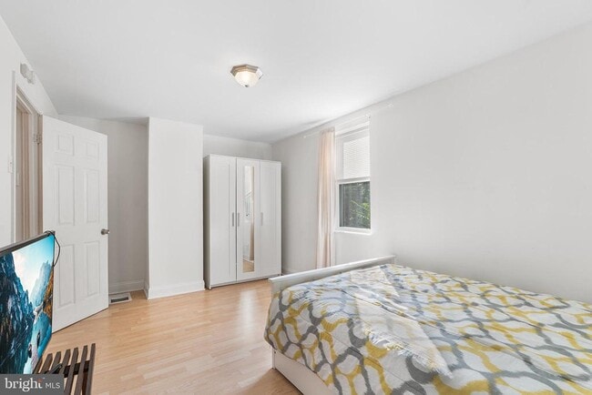 Building Photo - 2734 Edgemont St