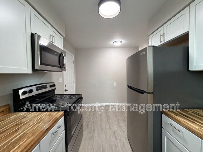 Building Photo - 704 N 26th St