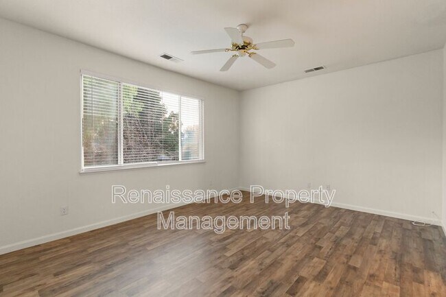 Building Photo - 492 Quail Run Cir