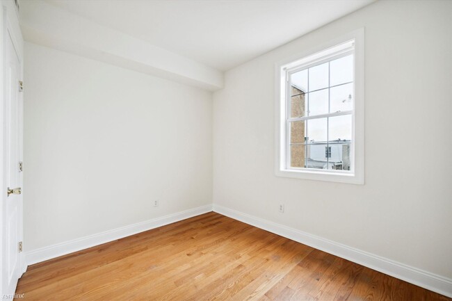 Building Photo - 3 br, 1 bath Triplex - 1811 N 18TH ST Unit...