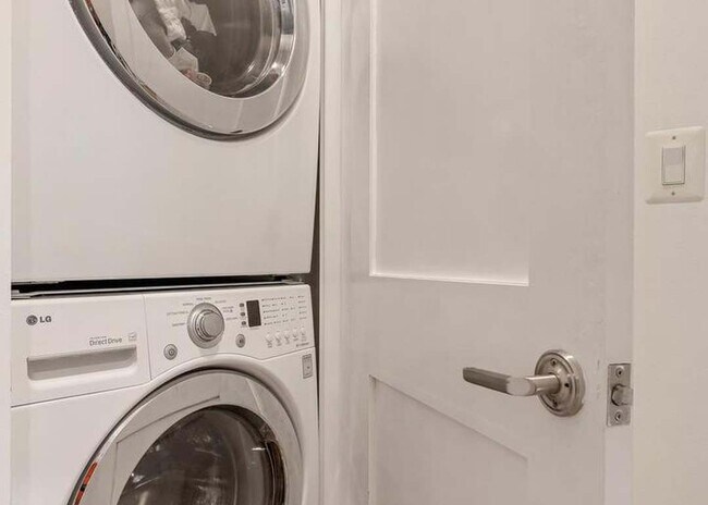 Building Photo - 11th STREET NW 2-2