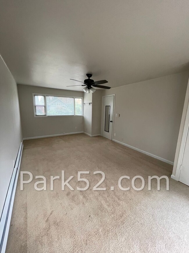 Building Photo - 3 Bedroom Rambler in North Tacoma With A/C!