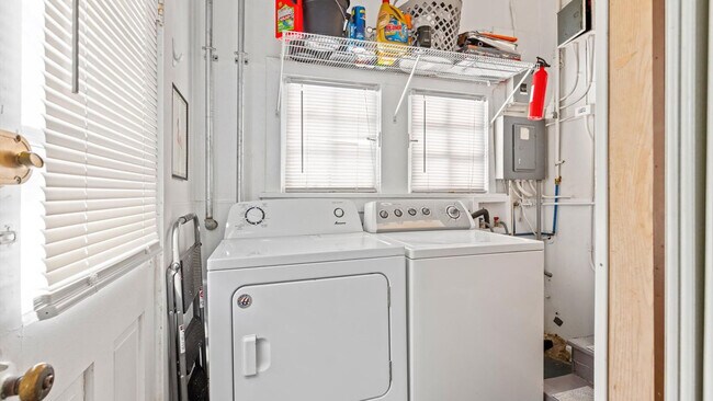 Building Photo - 206 N Dorset Ave