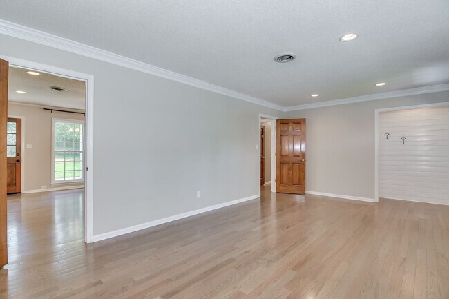 Building Photo - 3205 West Ct
