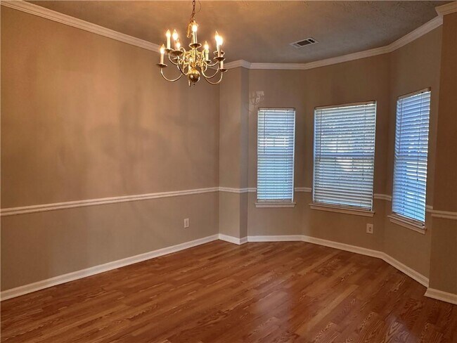 Building Photo - 305 Hulan Way