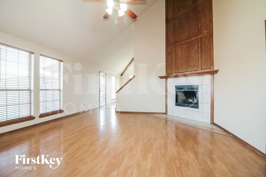 Building Photo - 2504 Tyler Ln