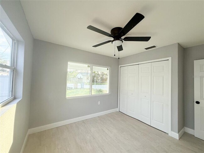 Building Photo - 14000 Miramar Ave