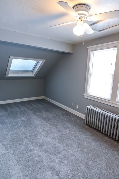 Large bedroom with skylight - 2800 S 32nd Ave