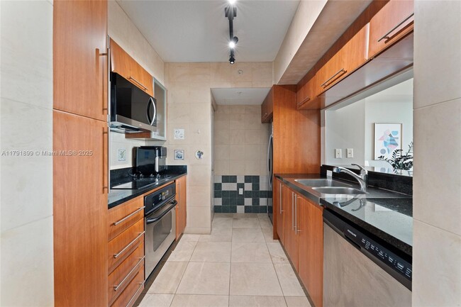 Building Photo - 610 W Las Olas Blvd