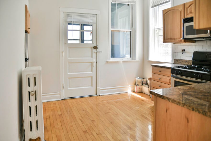 Building Photo - 4203 N Damen Ave