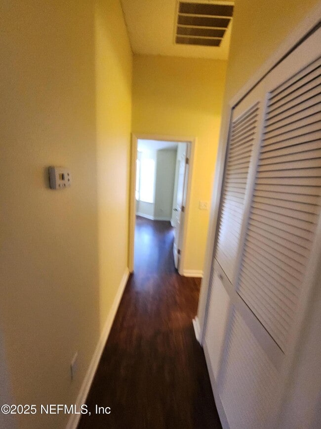 Building Photo - 490 Hopewell Dr