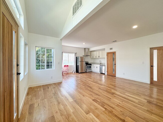 Building Photo - The Fairmount Four