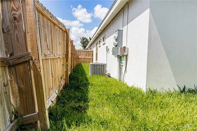 Building Photo - 5808 Sandpiper Ave