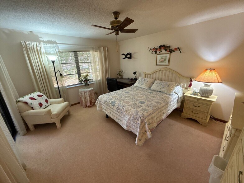 Building Photo - 117 Golfview Dr