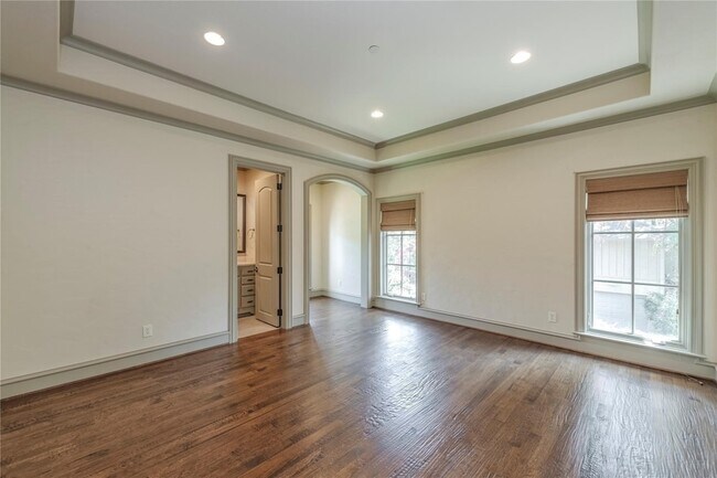 Building Photo - 4311 Brookview Dr