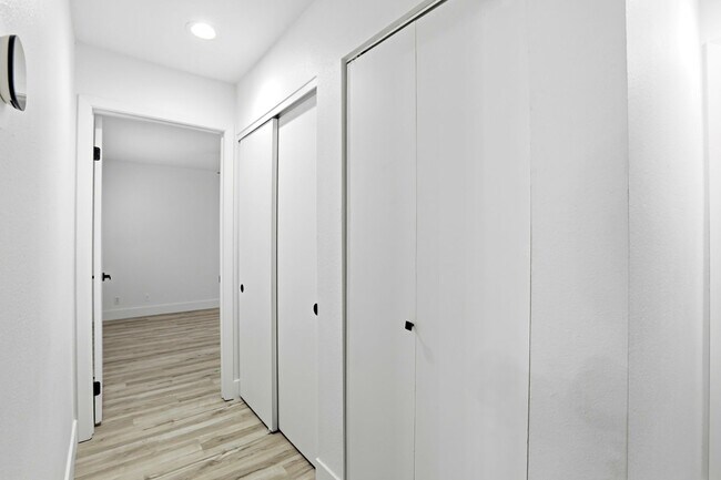 Building Photo - Beautiful 2 Bedroom Condo in China Town District