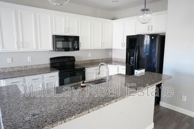 Building Photo - 826 W Harvest Rd