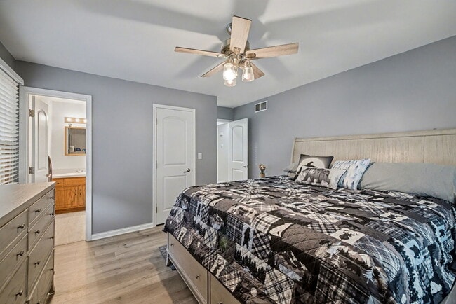 Building Photo - 2208 Root St